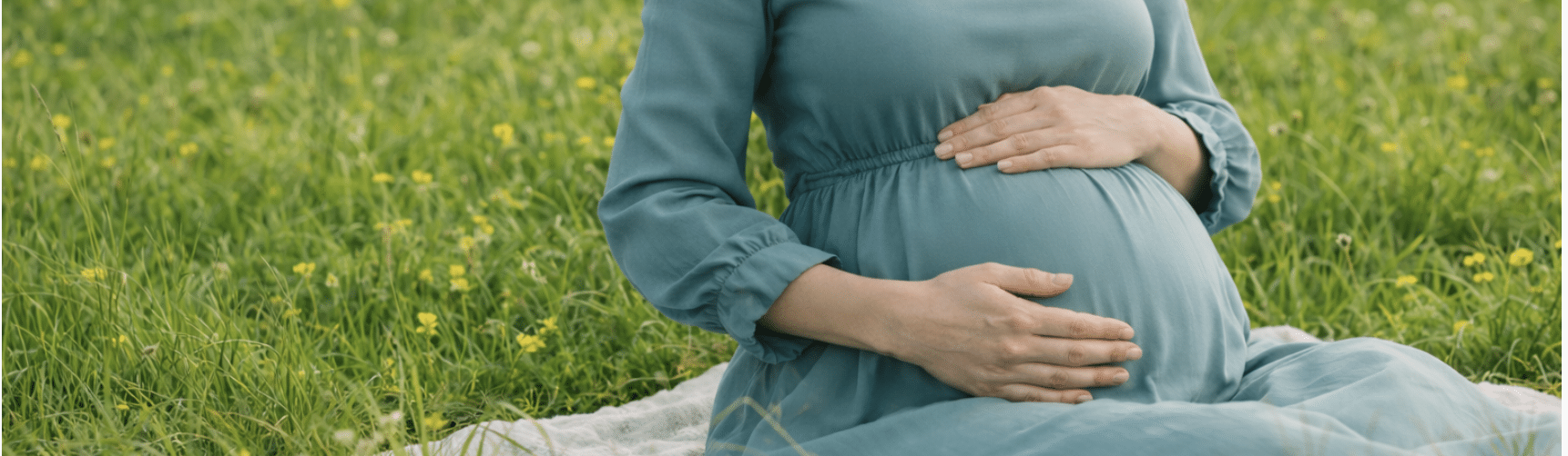 Gravid kvinde i rolige omgivelser – akupunktur for fertilitet og mod graviditetsgener i Valby - København